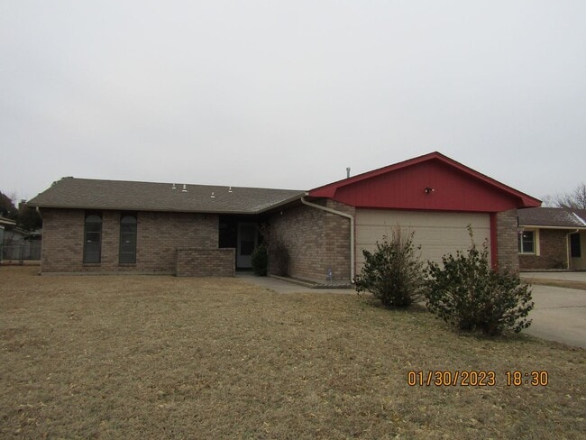 Building Photo - 7008 NW Kingsbury Ave