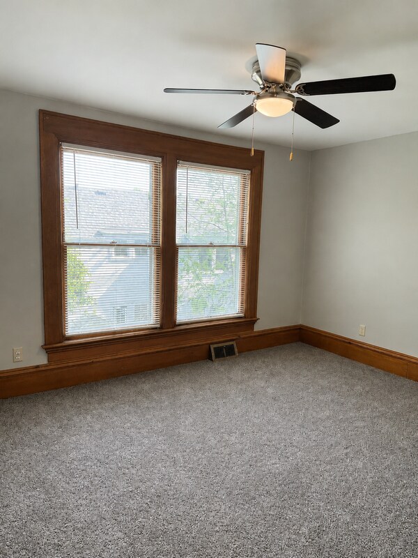 Building Photo - 541 Mt Vernon St