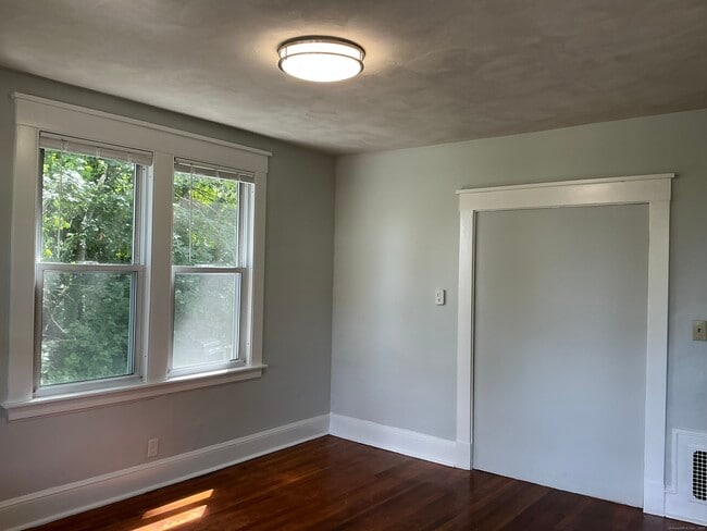 Building Photo - 176 McClintock St