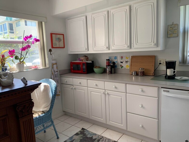 Building Photo - 3 Colonial Club Dr