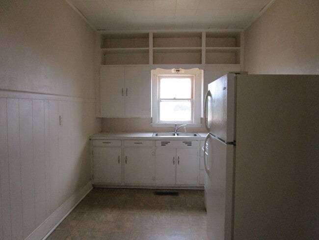 Building Photo - Absolutely Adorable!