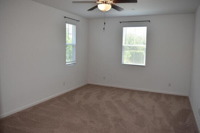 Building Photo - 1441 Bianchi Ln
