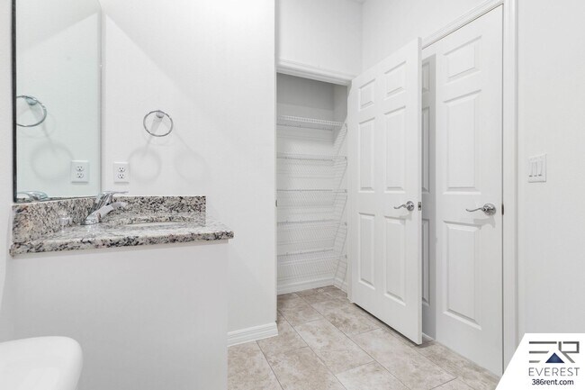 Building Photo - Modern 3-Bed, 2-Bath Townhome with Private Yard & 2-Car Garage