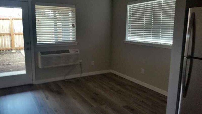 Building Photo - 8300 SE Flavel St