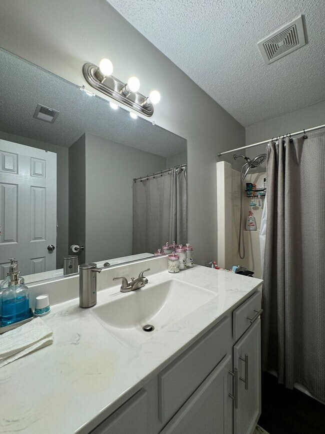 Building Photo - 3104 Guenevere Dr