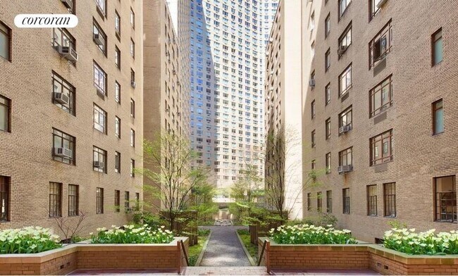 Building Photo - 25 Central Prk W