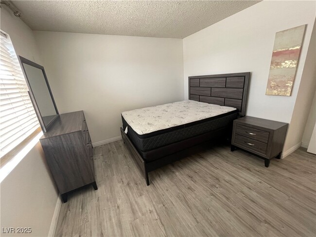 Building Photo - 5005 Celebrity Cir
