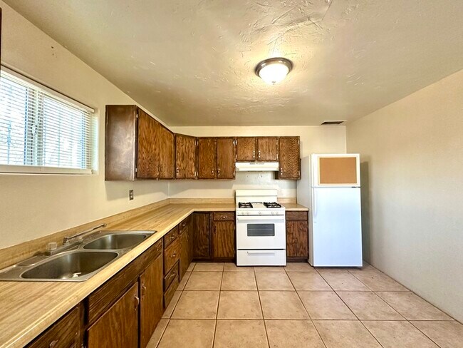 Building Photo - 1/2 OFF Move In Special! House with Gigant...