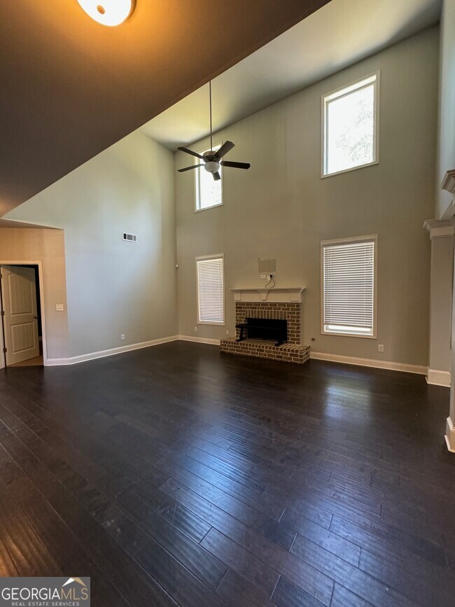Building Photo - 829 Hawkins Creek Dr