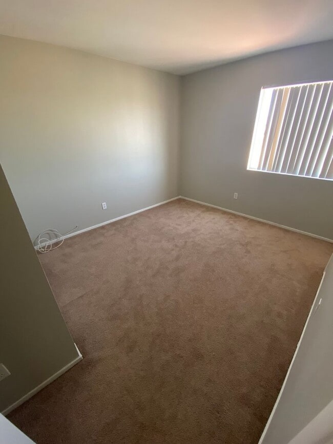 Building Photo - AMERICANA Property Mgmt - Remodeled 2 stor...