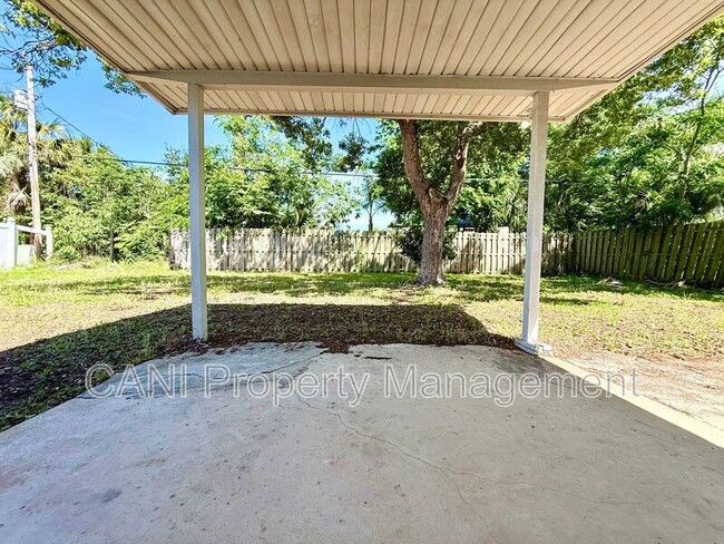 Building Photo - 1529 Culverhouse Dr