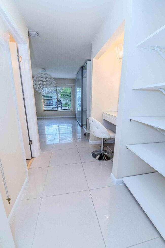 Building Photo - 8111 Cedar Hollow Ln