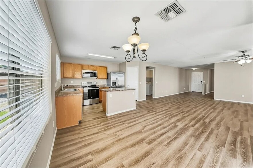 Building Photo - 3035 E Santa Rosa Dr