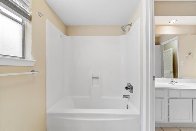 Building Photo - 11122 High Star Dr