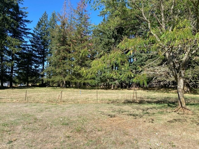 Building Photo - Spacious 4-Bed, 2-Bath Home on 5+ Acres
