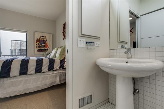 Building Photo - 4114 Normandy Ave