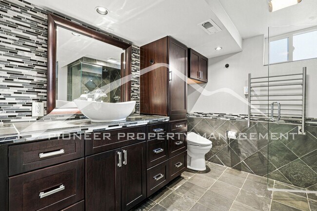 Building Photo - Stunning Home with Washer/Dryer and Gas Grill