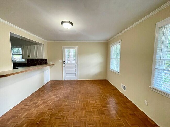 Building Photo - Lexington- Offering Self Guided Tour with RENTLY!