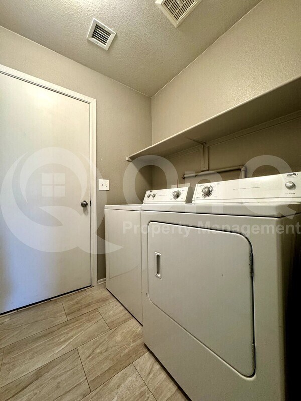 Building Photo - 2084 W Cholla Estate Dr
