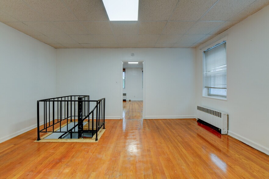 Building Photo - 71 Carmer Ave
