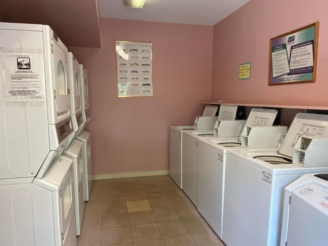 Building Photo - 1 Bedroom just minutes to DH