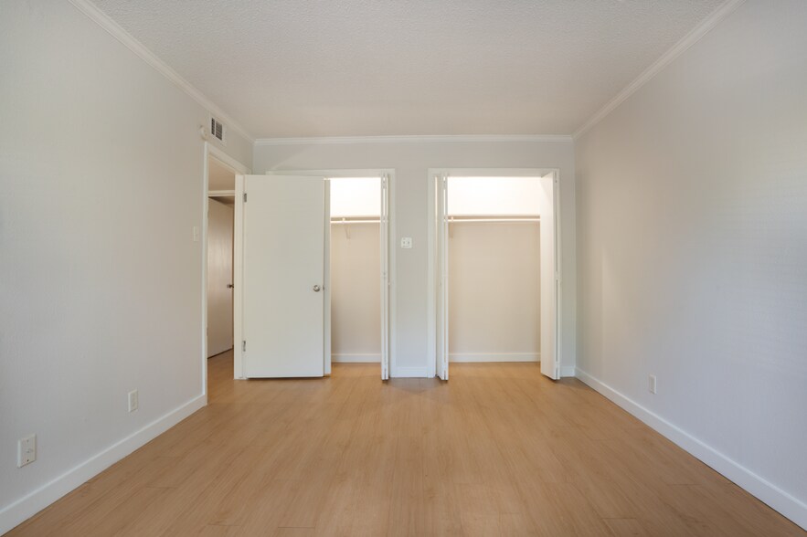 Building Photo - 2601 Penny Ln