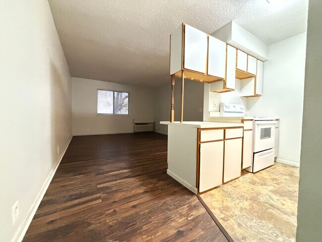 Building Photo - 1 Bedroom, 1 Bath Apartment at the Brooksi...