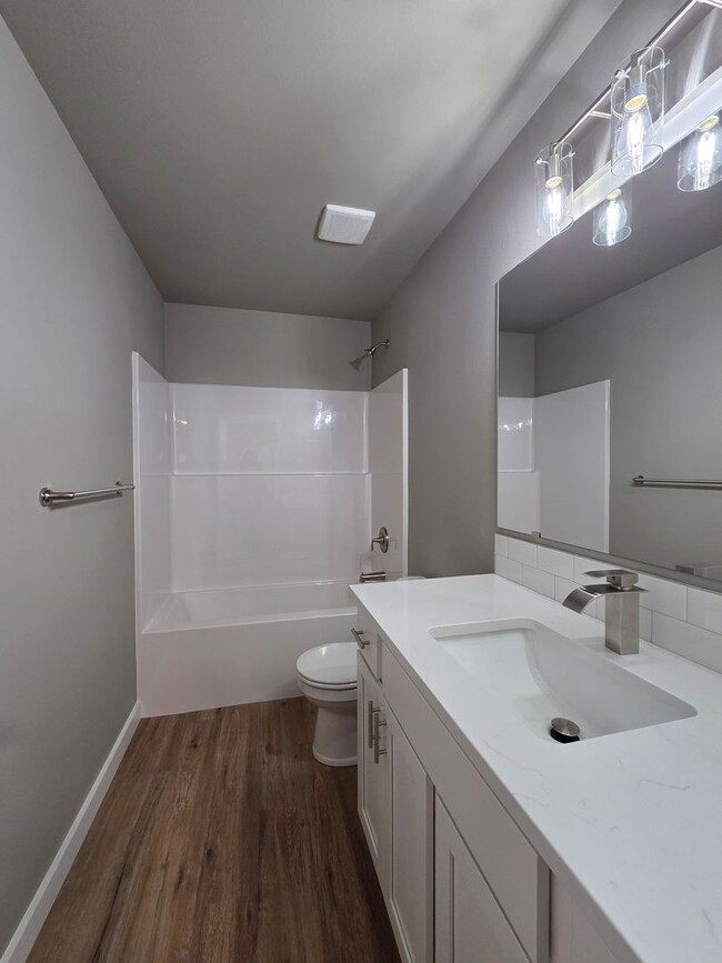 Building Photo - Brand new rental 3 bedroom 2.5 Bath in Centralia