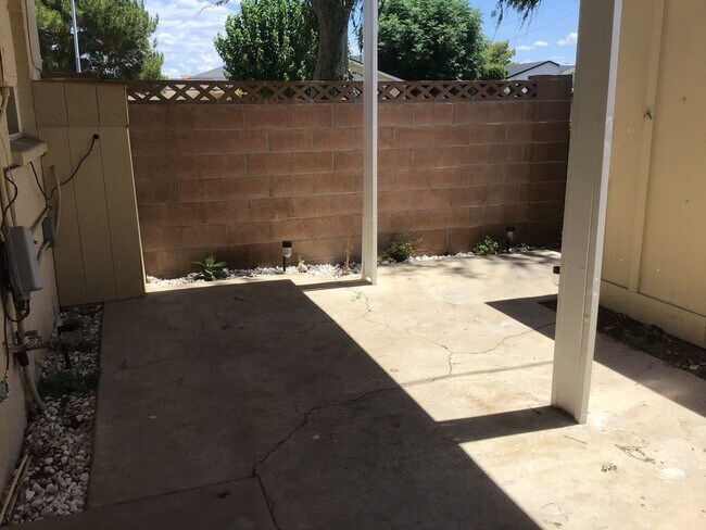 Building Photo - Corner Unit Townhome with Style and Substa...