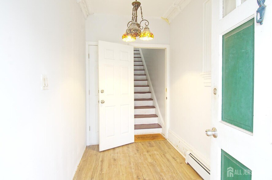 Building Photo - 1076 Fulton St