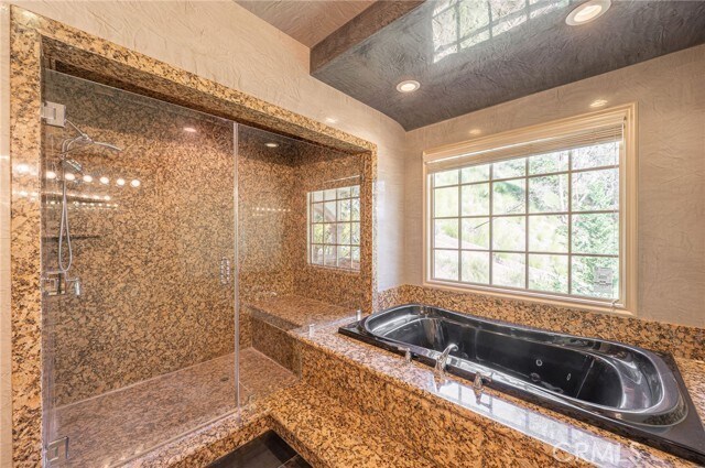 Building Photo - 3331 Oakmont View Dr