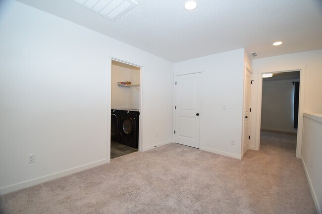 Building Photo - 828 S 24th Ave