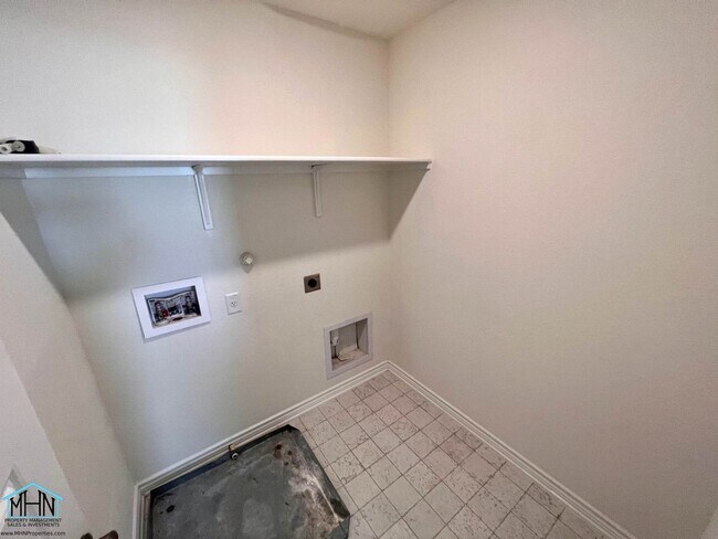 Building Photo - Beautiful 2-story 4 bed/2.5 bath home with...
