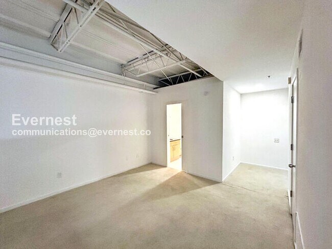 Building Photo - 415 S Front St