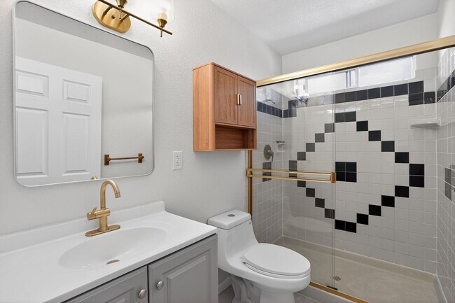 Building Photo - 2230 Sol St