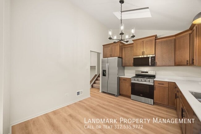 Building Photo - 409 Sara Ave