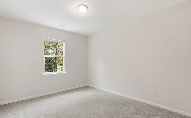 Building Photo - 99 Small Pine Ln