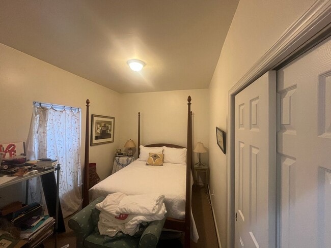 Building Photo - Bright Old City Loft