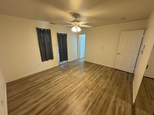 Building Photo - 3 bedroom - 2 bathroom