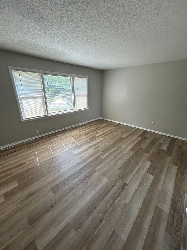 Building Photo - COMING SOON! Charming 3 Bed 1 Bath Home! $1295.00