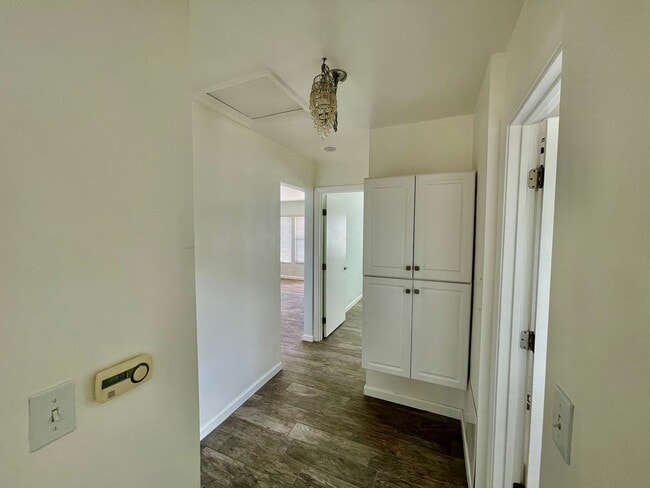 Building Photo - Joshua Tree home with views, views, views....