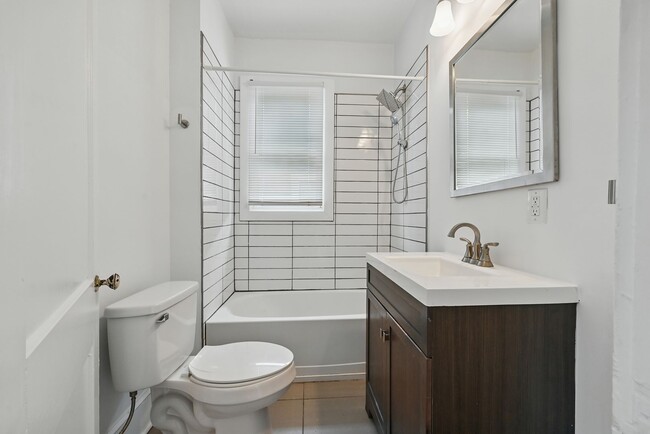 Building Photo - 4 Bedroom Highland Terrace Beauty