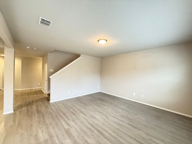 Building Photo - 4 Bedrooms, 2.5 Bathroom house with a huge back yard in New Braunfels!