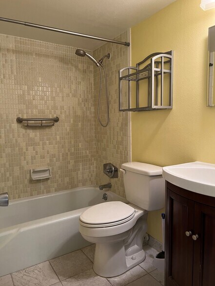 Bathroom 2 - 333 Lake Howard Dr NW