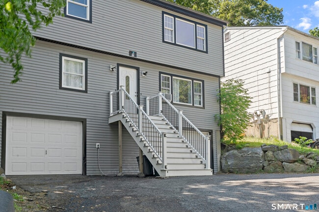 Building Photo - 22 Irving Pl