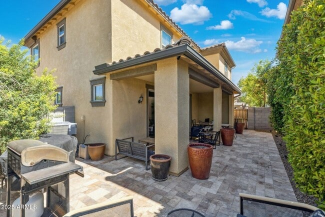 Building Photo - 3 Bedroom 2.5 Bathroom Paseo Place Home