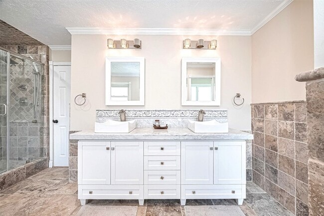 Building Photo - 14127 Britoak Ln