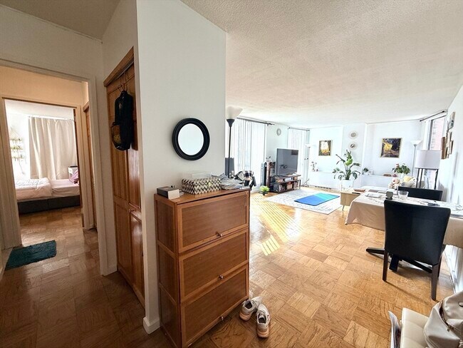 Building Photo - 77 Pond Ave