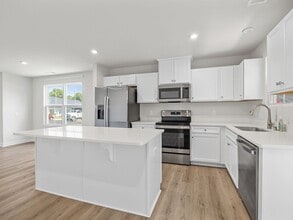 Building Photo - Beautiful 3 BR, 2.5 BA Townhome Located in...