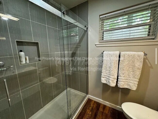 Building Photo - 1739 Creek Ct